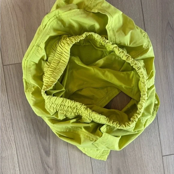 Lululemon Shake & Break Short in Split Pea - Picture 5 of 7